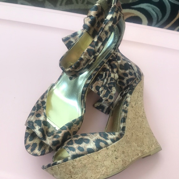 Wedge heels. Cheetah print. Gold accents - Picture 2 of 2